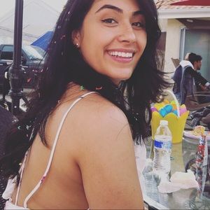 Meet your Posher, Dalia